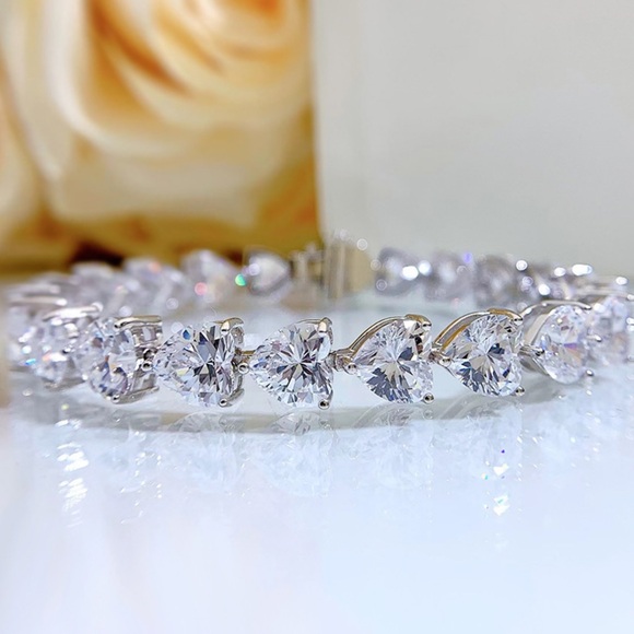 ❤️18k 23ct Heart Tennis Bracelet - Picture 9 of 16